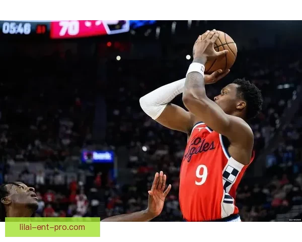 历史第20人！莱昂纳德连续53场得分破20将追平贝勒纪录