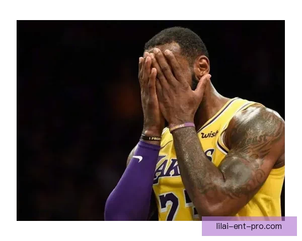 41岁詹姆斯连续11战出手受限为胜利转型却因裁判判罚无奈显落寞